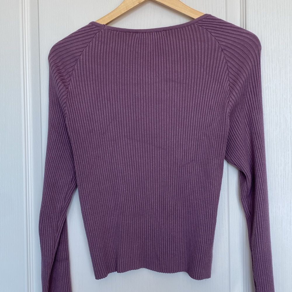 Sweater knit heart shaped neckline in lavender flattering knit detailing. Large - Picture 4 of 10